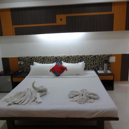 Hotel Grand Suites Indore Exteriör bild
