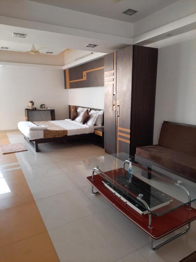 Hotel Grand Suites Indore Exteriör bild