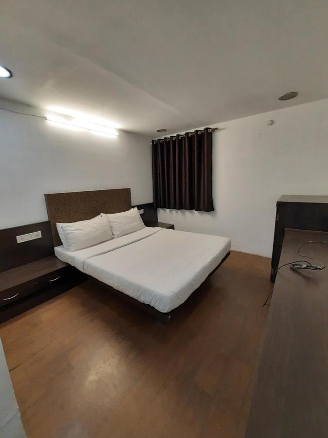 Hotel Grand Suites Indore Exteriör bild
