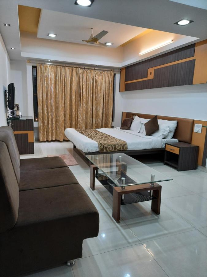 Hotel Grand Suites Indore Exteriör bild