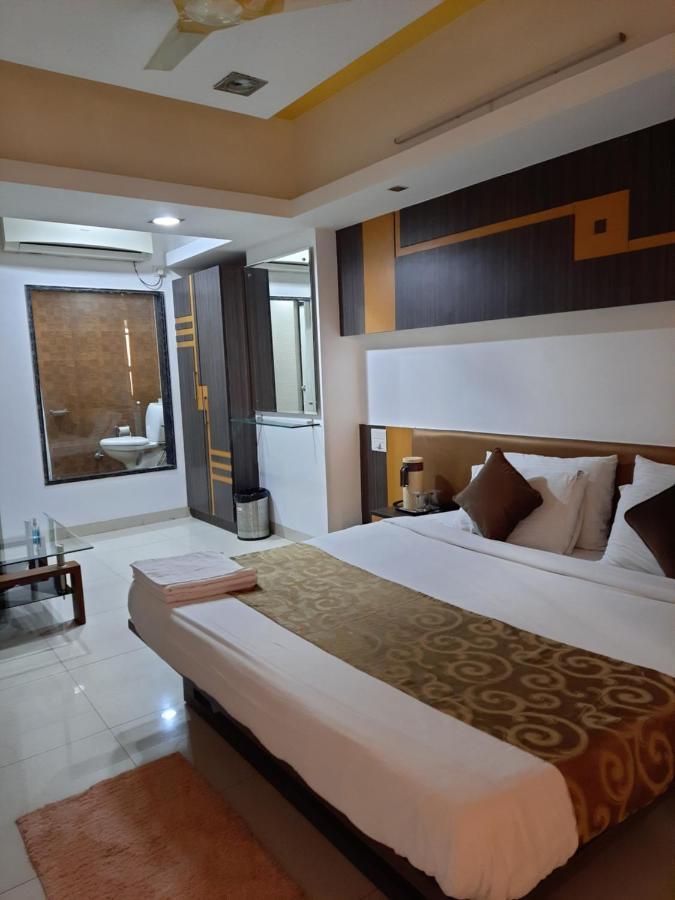 Hotel Grand Suites Indore Exteriör bild