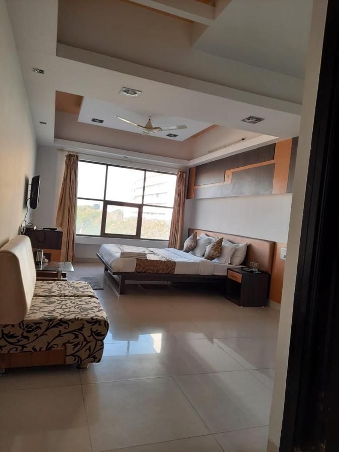 Hotel Grand Suites Indore Exteriör bild