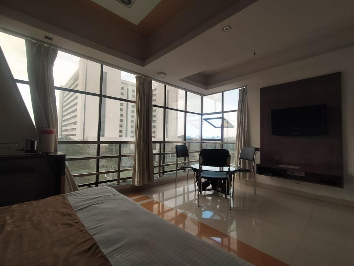 Hotel Grand Suites Indore Exteriör bild