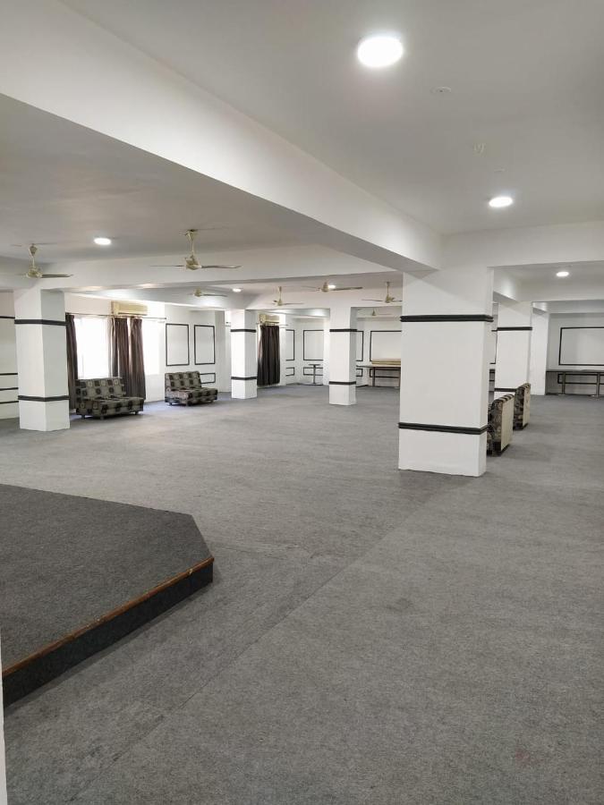 Hotel Grand Suites Indore Exteriör bild
