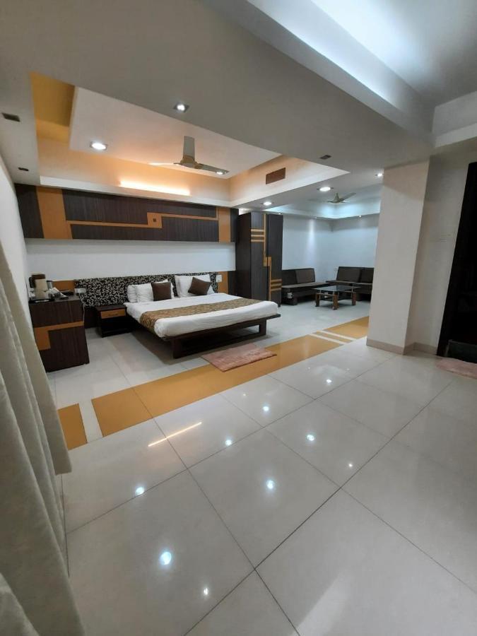 Hotel Grand Suites Indore Exteriör bild