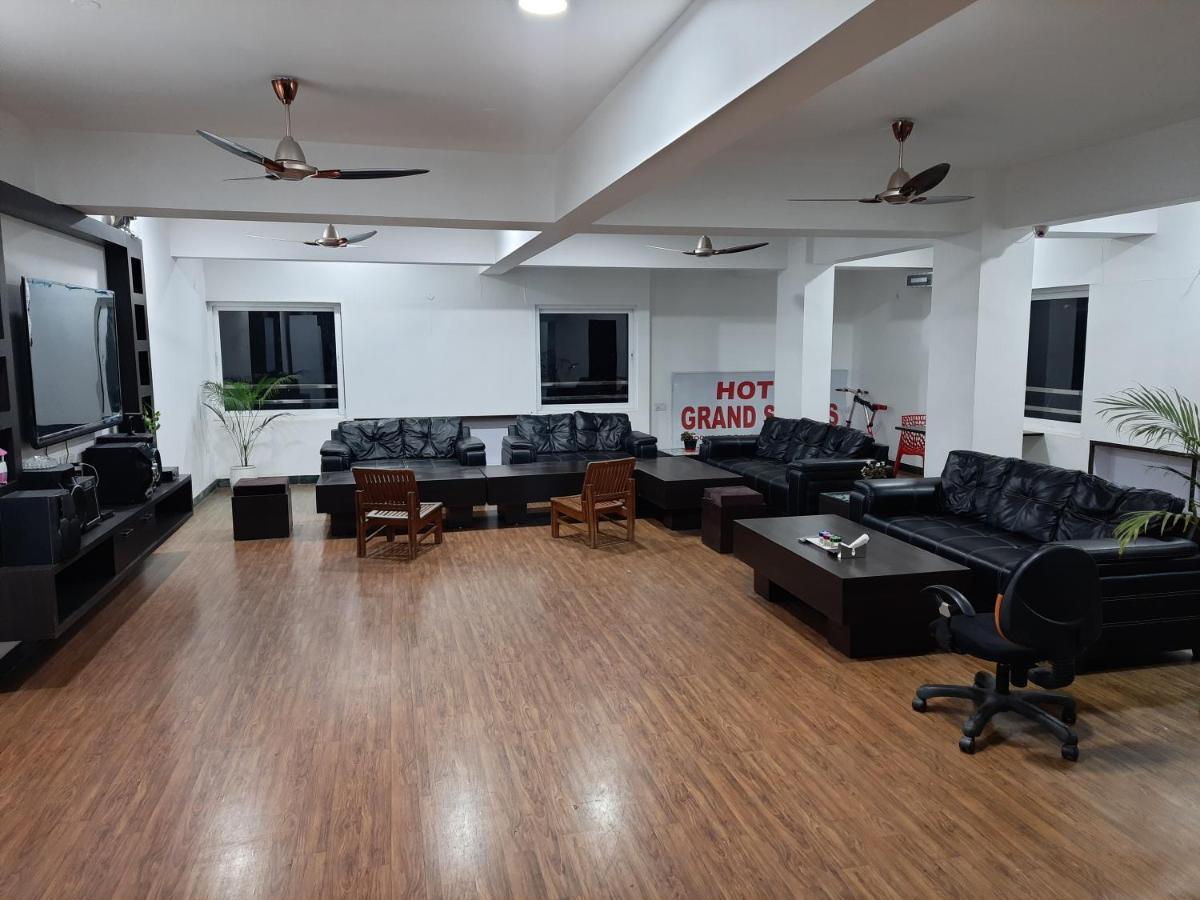 Hotel Grand Suites Indore Exteriör bild