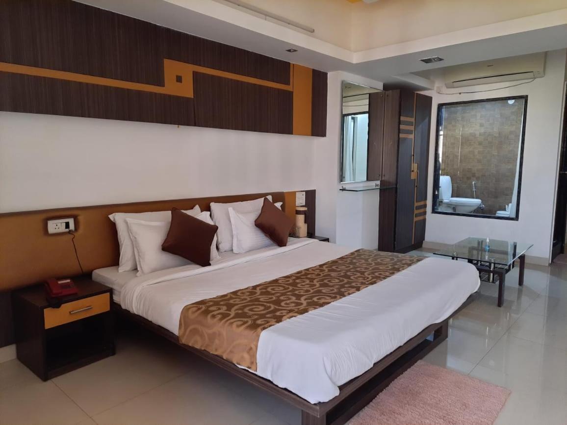 Hotel Grand Suites Indore Exteriör bild
