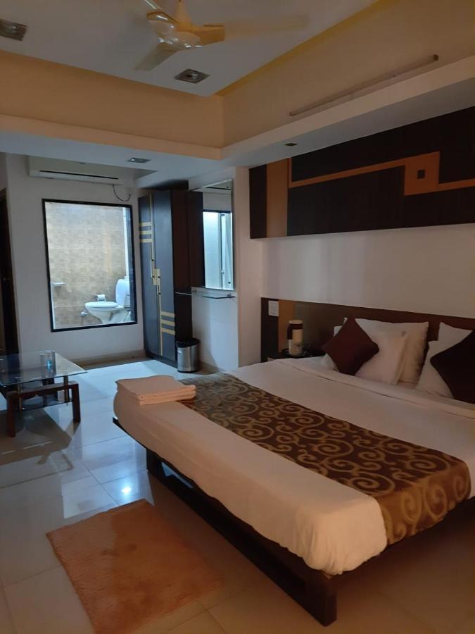 Hotel Grand Suites Indore Exteriör bild