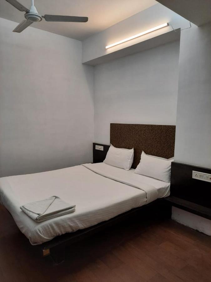 Hotel Grand Suites Indore Exteriör bild